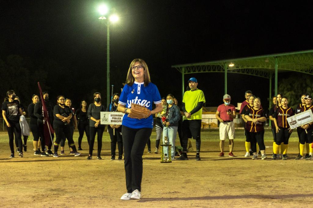 INAUGURAN LIGA FEMENIL DE SLOW PITCH DEL SUTSAC EN HONOR A LA TRAYECTORIA DE LA MTRA. MARTHA PATRICIA PATIÑO FIERRO