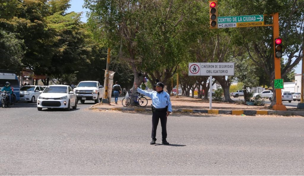 EXHORTA SSPM A CONDUCTORES A RESPETAR SEMÁFOROS Y SEÑALIZACIONES DE ALTO