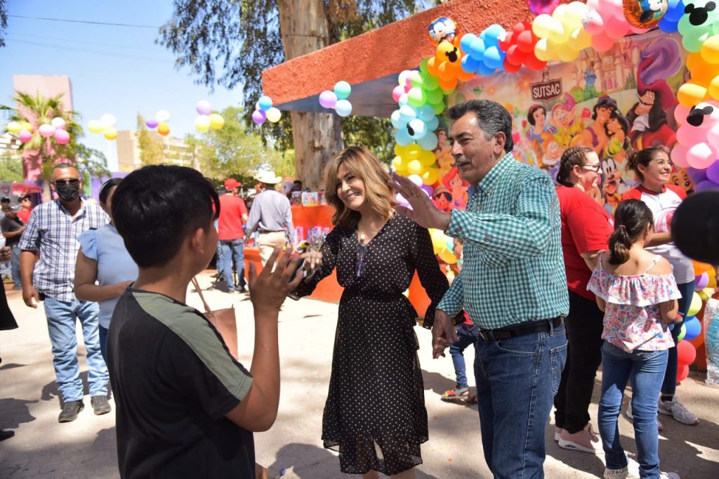 PARTICIPA ALCALDE Y PRESIDENTA DE DIF EN FESTEJO A NIÑAS Y NIÑOS SUTSAC