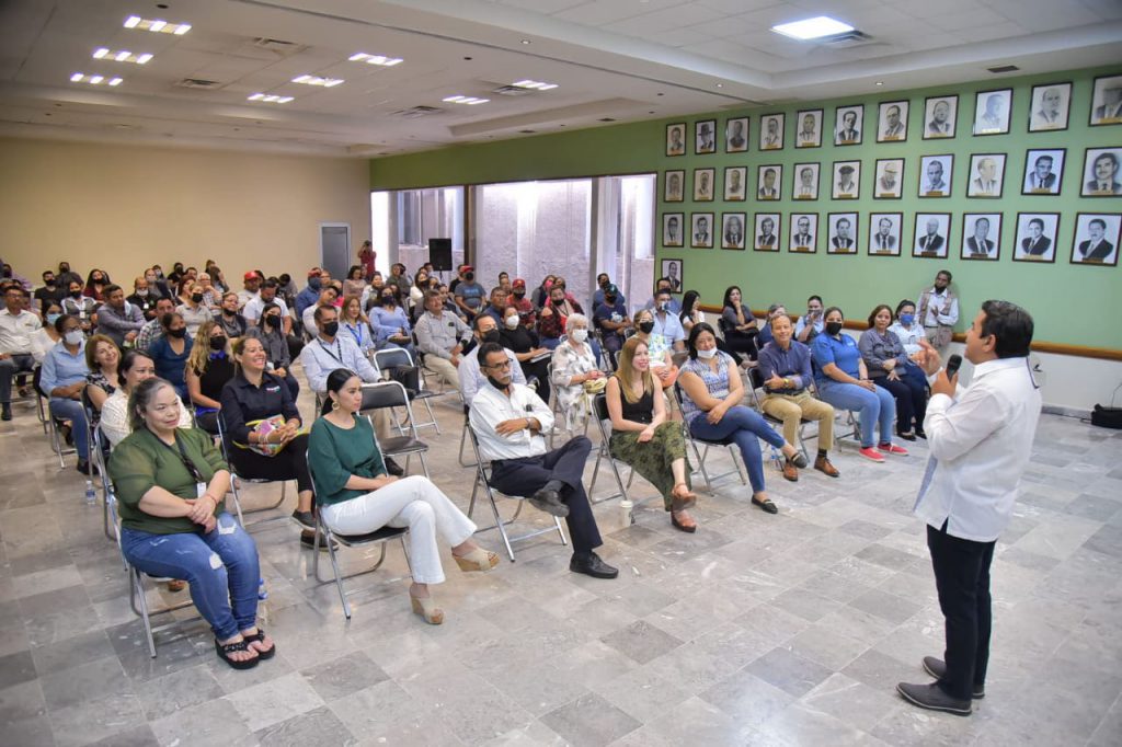 PARTICIPAN EMPLEADOS DEL AYUNTAMIENTO EN CONFERENCIA EL VALOR DE LA CONSCIENCIA