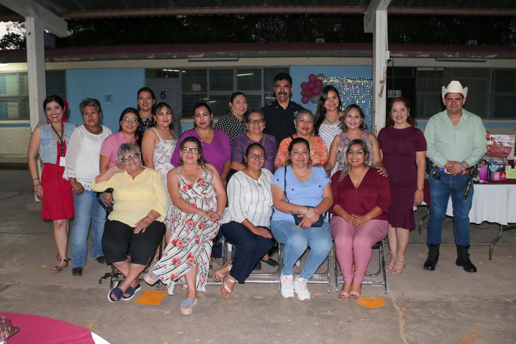 CONMEMORAN CIERRE DE FESTEJOS POR EL DÍA DE LAS MADRES