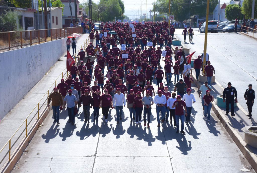 ENCABEZA ALCALDE LAMARQUE CANO DESFILE POR EL DÍA DEL TRABAJO