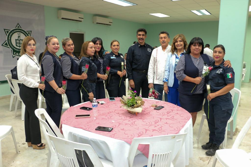 CONMEMORA SSPM DÍA DE LAS MADRES A AGENTES DE LA POLICÍA MUNICIPAL