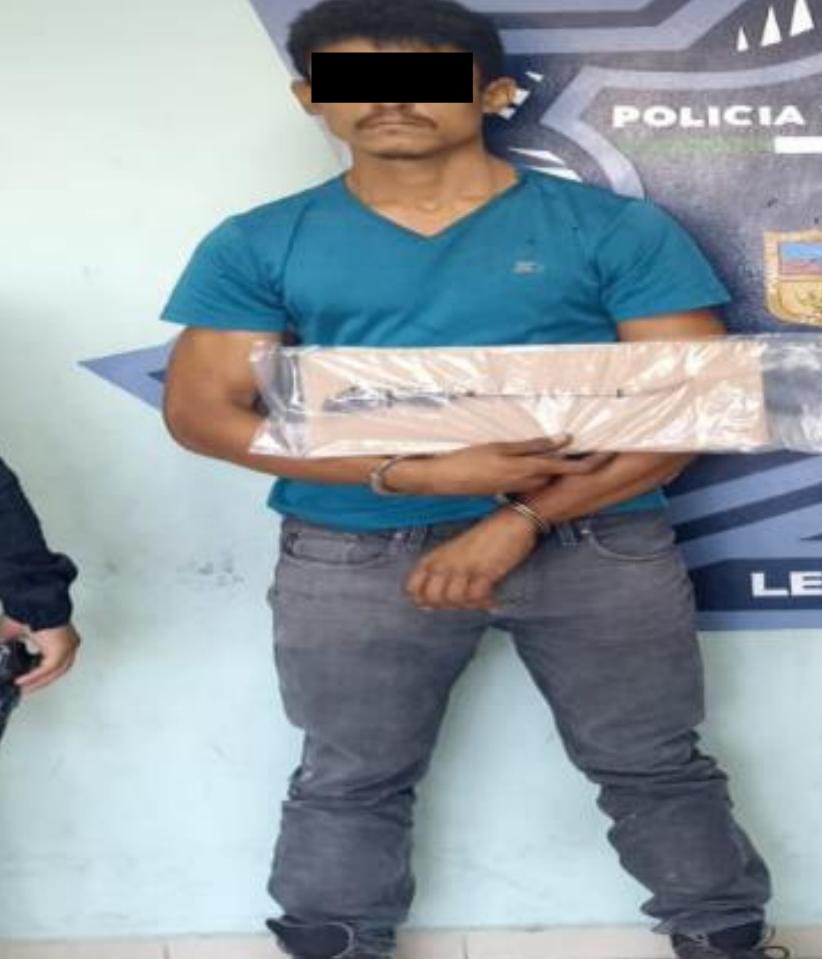 CAPTURA POLICÍA MUNICIPAL A DOS SUJETOS POR PRESUNTA PORTACIÓN DE ARMA PROHIBIDA