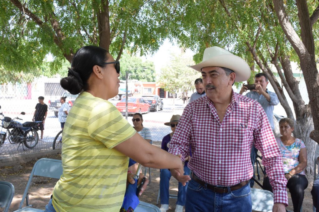 BRINDA SOLUCIONES LAMARQUE CANO A FAMILIAS DE LA COMISARÍA DE PROVIDENCIA