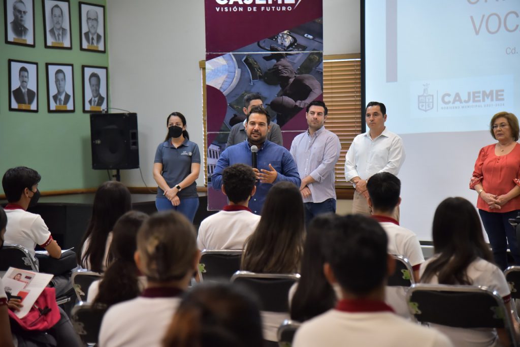 ORIENTAN A JÓVENES EN ELECCIÓN DE CARRERA PROFESIONAL