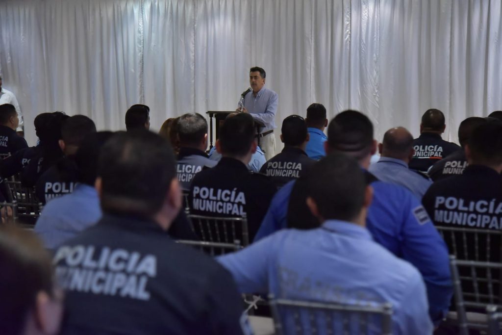 RECONOCE GOBIERNO MUNICIPAL A POLICÍAS DE CAJEME CON ESTÍMULOS ECONÓMICOS