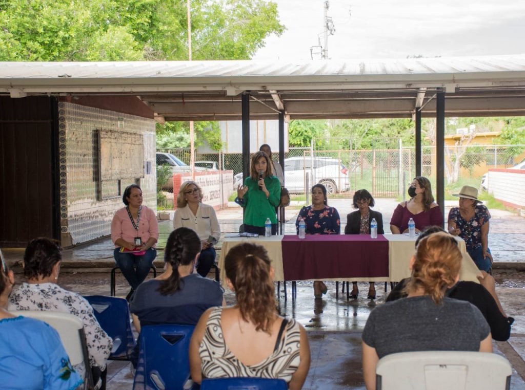 DIF CAJEME ENCABEZA REUNIÓN CON PADRES DE FAMILIA EN ESCUELA DE PUEBLO YAQUI