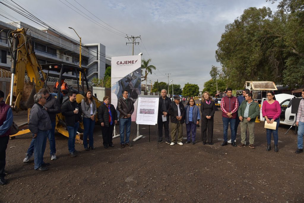 DA LAMARQUE CANO BANDERAZO A PAVIMENTACIÓN DE CALLE SAHUARIPA