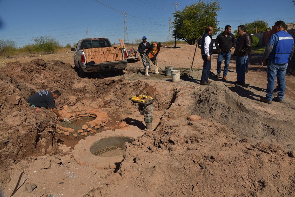 ATIENDEN PROLEMAS DE DRENAJE EN LA COLONIA AMANECERES