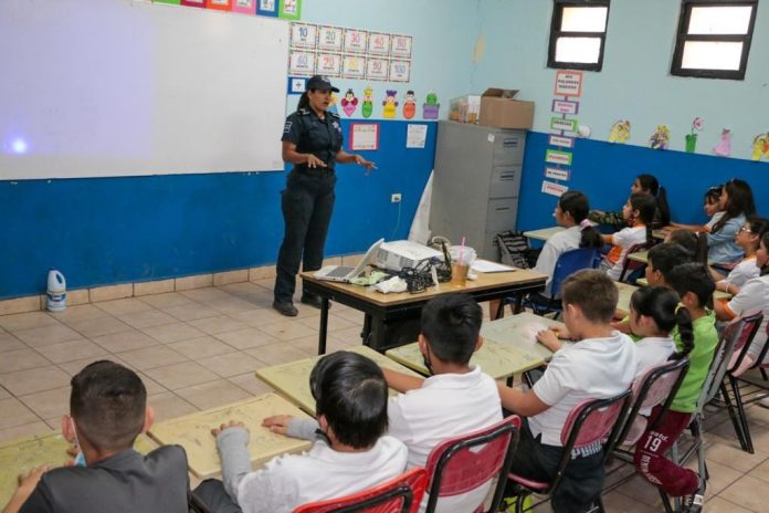 IMPARTE SSPM PLÁTICAS SOBRE LA SEGURIDAD PERSONAL A ESTUDIANTES