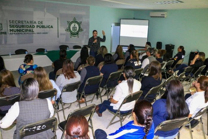 CAPACITAN A PERSONAL FEMENINO DE LA SSPM CON TALLER SOBRE LA VIOLENCIA DE GÉNERO