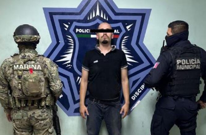DETIENE POLICÍA MUNICIPAL Y MARINA A HOMBRE CON ARMA DE ALTO PODER