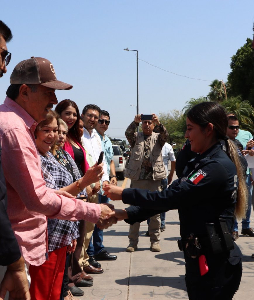 RECIBEN POLICÍAS NUEVAS PATRULLAS DE LA MANO DE JAVIER LAMARQUE