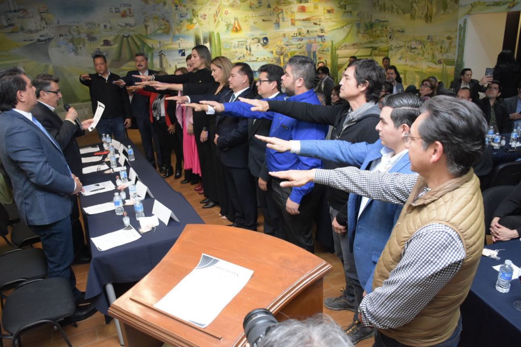 TOMA PROTESTA ALCALDE LAMARQUE CANO A MESA DIRECTIVA DE CANACINTRA CIUDAD OBREGÓN