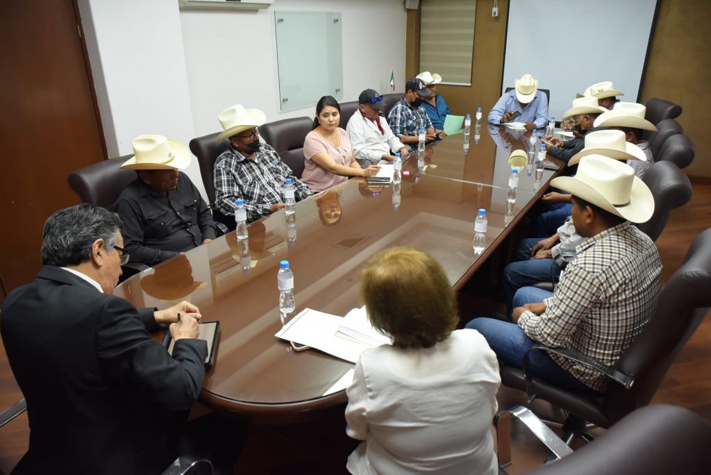 REFRENDA ALCALDE LAMARQUE CANO LAZOS CON AUTORIDADES DE LA TRIBU YAQUI