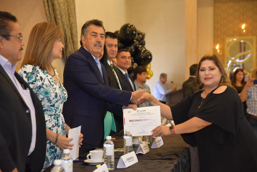 GOBIERNO MUNICIPAL RECONOCE A LAS Y LOS DOCENTES DE CAJEME