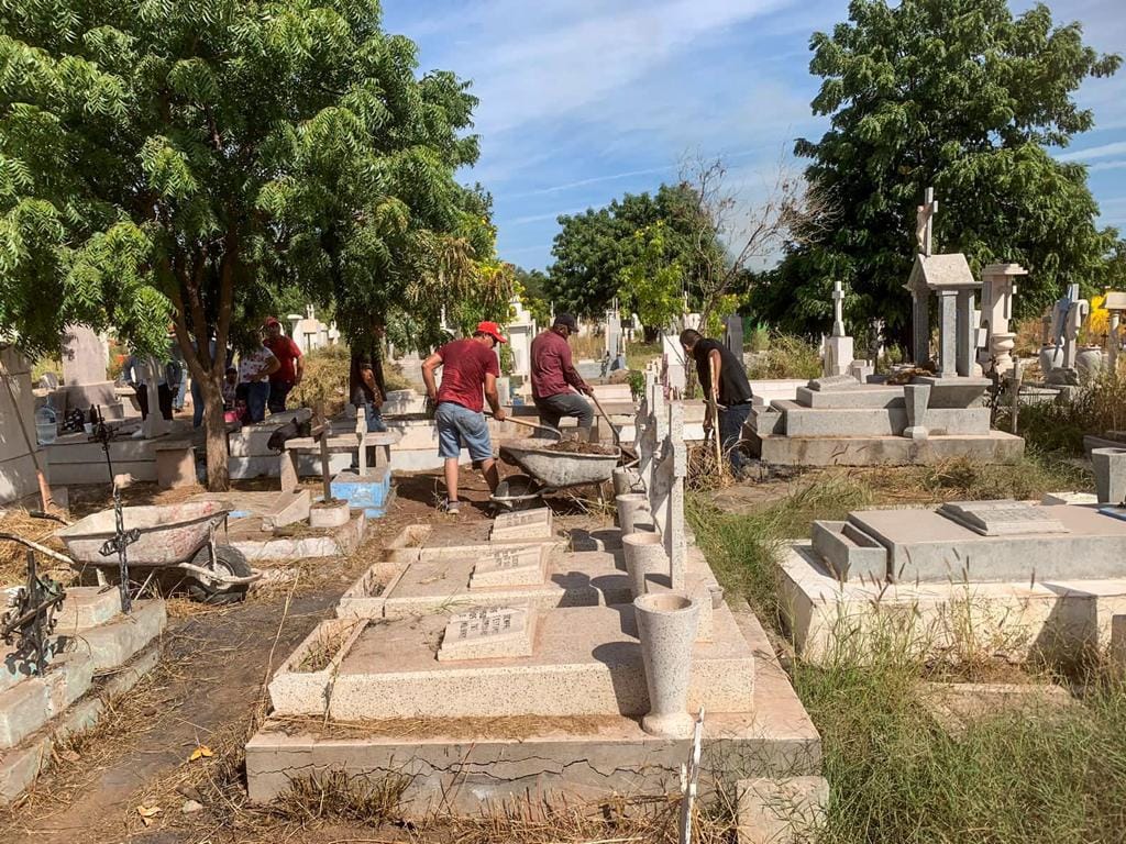 LISTOS PANTEONES MUNICIPALES PARA ESTE DÍA DE LAS MADRES