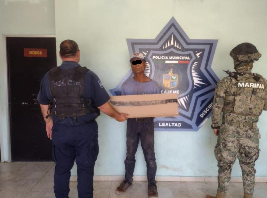 CAPTURAN SSPM Y MARINA A SUJETOS POR PORTACIÓN DE ARMA BLANCA