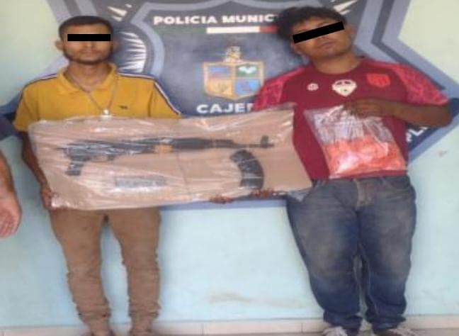 DETIENE SSPM Y MARINA A DOS SUJETOS CON DROGAS Y ARMA DE FUEGO