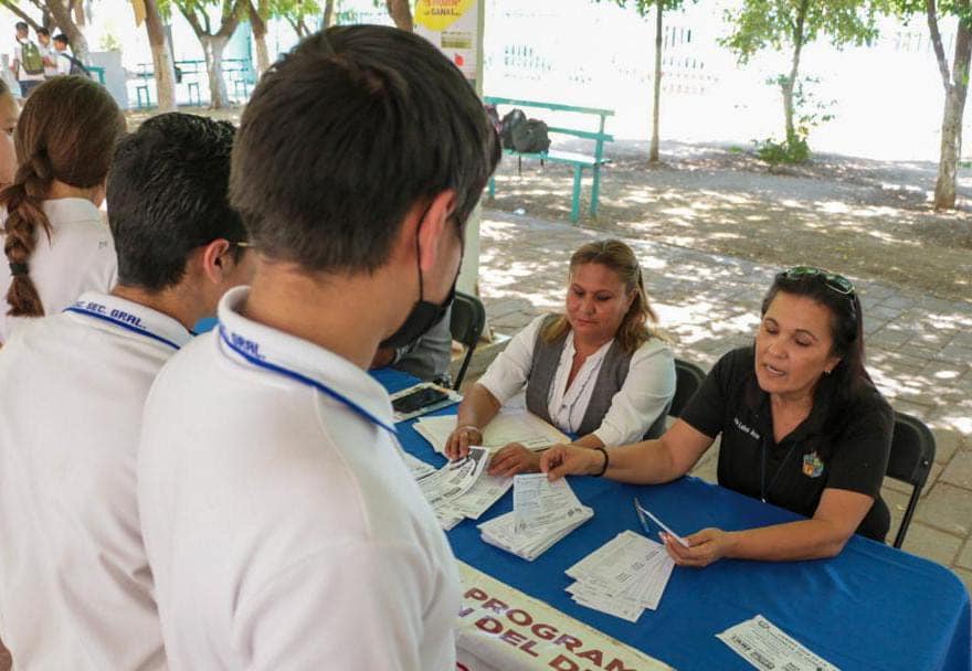 PARTICIPA PROGRAMAS PREVENTIVOS EN FERIA DE LA SALUD EN SECTOR ESTUDIANTIL