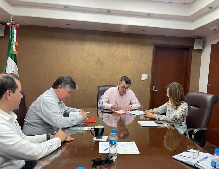 ATESTIGUA ALCALDE FIRMA DE CONVENIO DE ITESCA Y SINDICATO NACIONAL DE TRABAJADORES DEL SEGURO SOCIAL