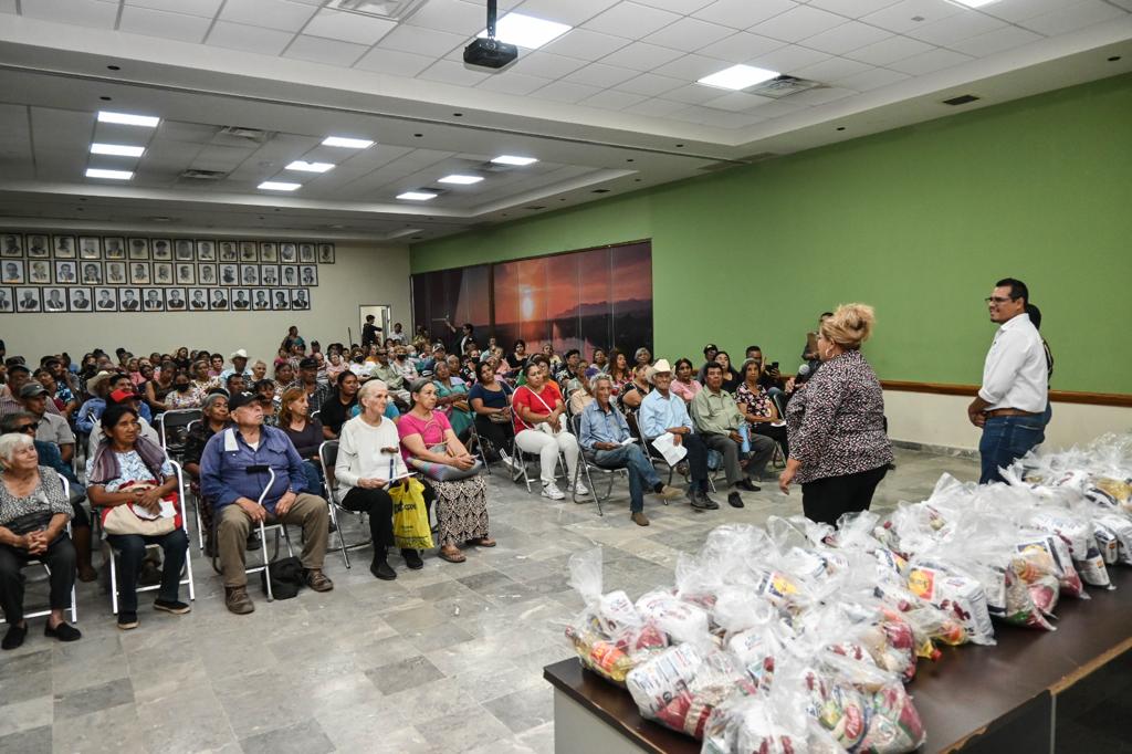 ENTREGA DIF CAJEME APOYOS A ADULTOS MAYORES DEL PROGRAMA MANOS QUE PROTEGEN