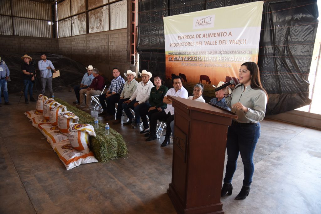 PARTICIPA LAMARQUE CANO EN DOTACIÓN DE ALIMENTOS PARA GANADO