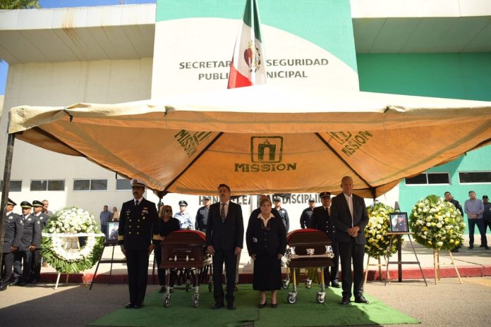 RINDEN HOMENAJE A NAVARRO VELARDE Y GALINDO AYÓN POLICÍAS CAÍDOS EN CUMPLIMIENTO DE SU DEBER POR CAJEME