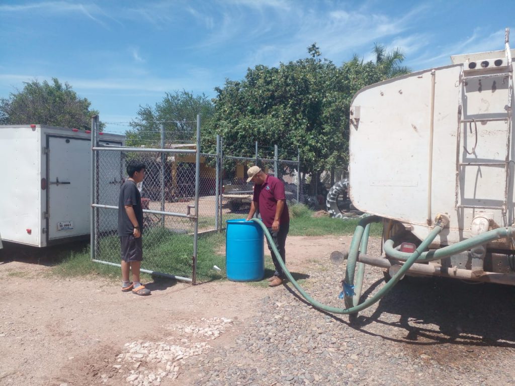 ATIENDE OOMAPAS DE CAJEME CON PIPAS A POBLADORES DEL CAMPO 5 ANTE FALLA EN BOMBA EN POZO DE ESTA POBLACIÓN