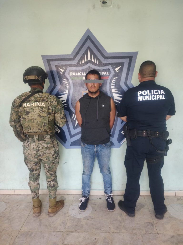 CAPTURA POLICÍA MUNICIPAL A HOMBRE CON ORDEN DE APREHENSIÓN POR ROBO AGRAVADO