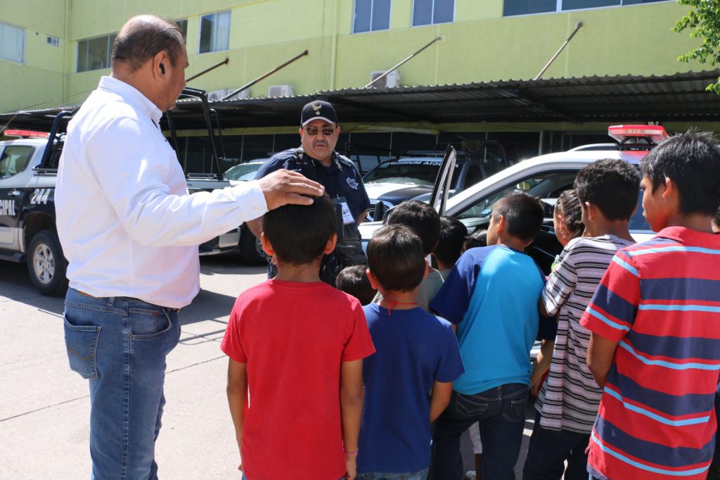 BRINDA POLICÍA MUNICIPAL ALEGRÍA A NIÑAS Y NIÑOS DEL ALBERGUE ITOM KARI DE DIF CAJEME