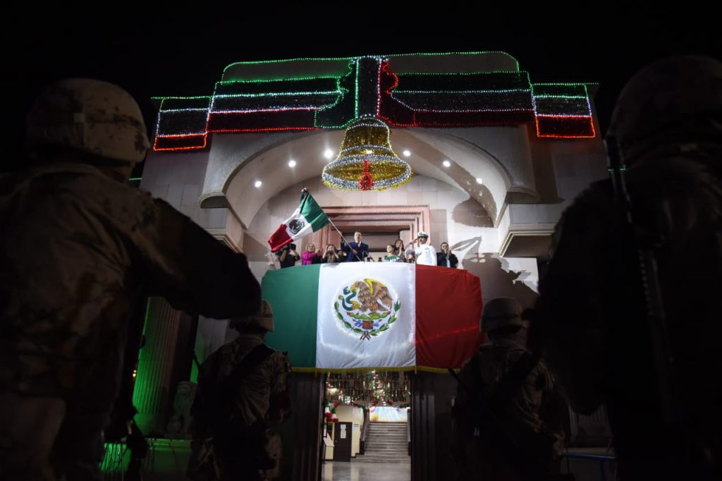 ENCABEZA PRESIDENTE MUNICIPAL JAVIER LAMARQUE CANO CEREMONIA 213 DEL GRITO DE INDEPENDENCIA