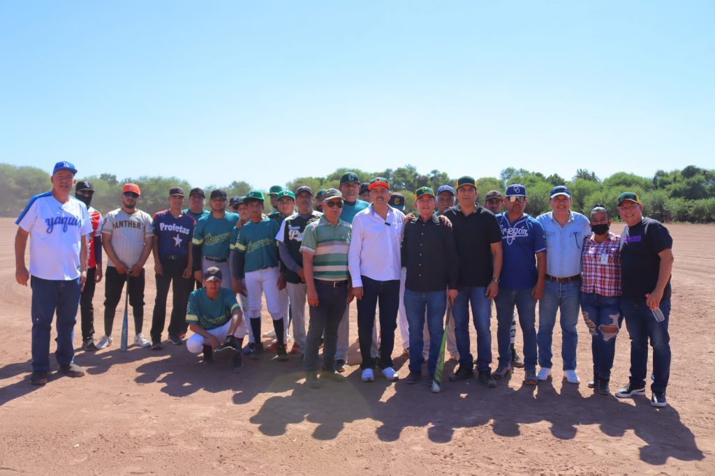 LAMARQUE CANO INAUGURA ESTADIO DE BÉISBOL EN CAMPO 47