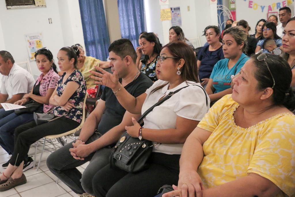 IMPARTE SSPM EN TÉCNICA 56 PLÁTICA PARA PADRES DE FAMILIA