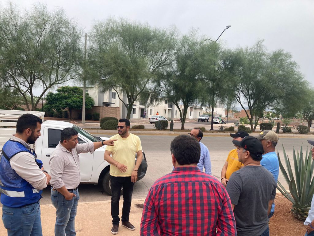 ATIENDE DRENAJES EN VALLE DORADO Y REALIZA ESTUDIO DE PRESIONES DE AGUA EN LAS MISIONES EL EQUIPO TECNICO DE OOMAPAS ESTE SABADO.