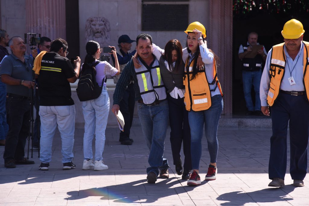 CON SIMULACRO DE SISMO CONMEMORAN ANIVERSARIO 37 DEL SISTEMA NACIONAL DE PROTECCIÓN CIVIL