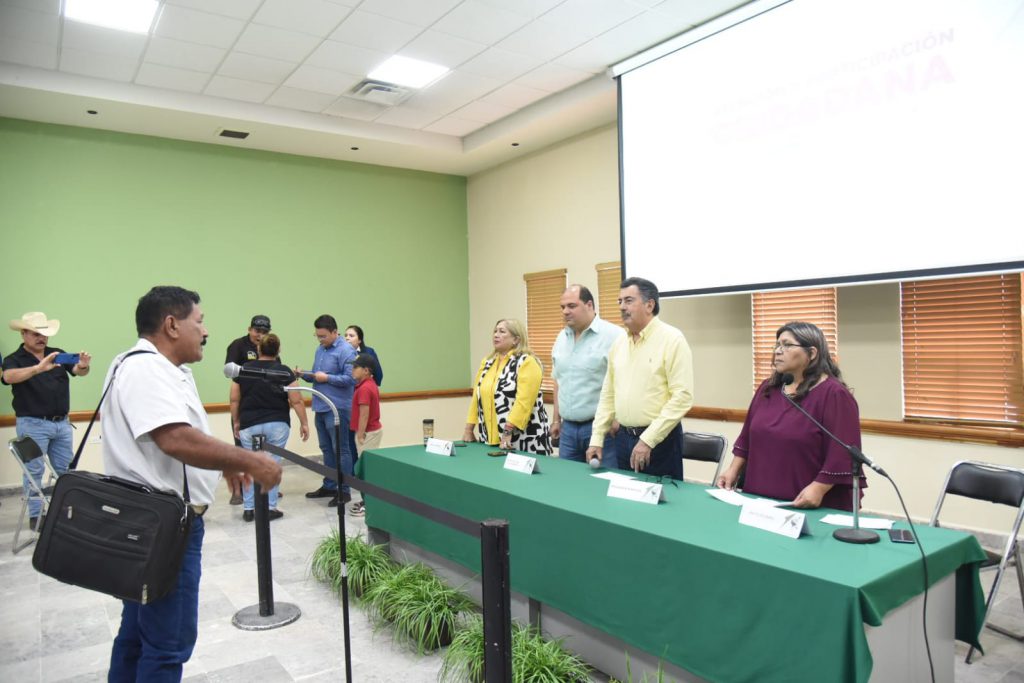 BRINDA ALCALDE SOLUCIONES MEDIANTE EL PROGRAMA DE ATENCIÓN Y PARTICIPACIÓN CIUDADANA