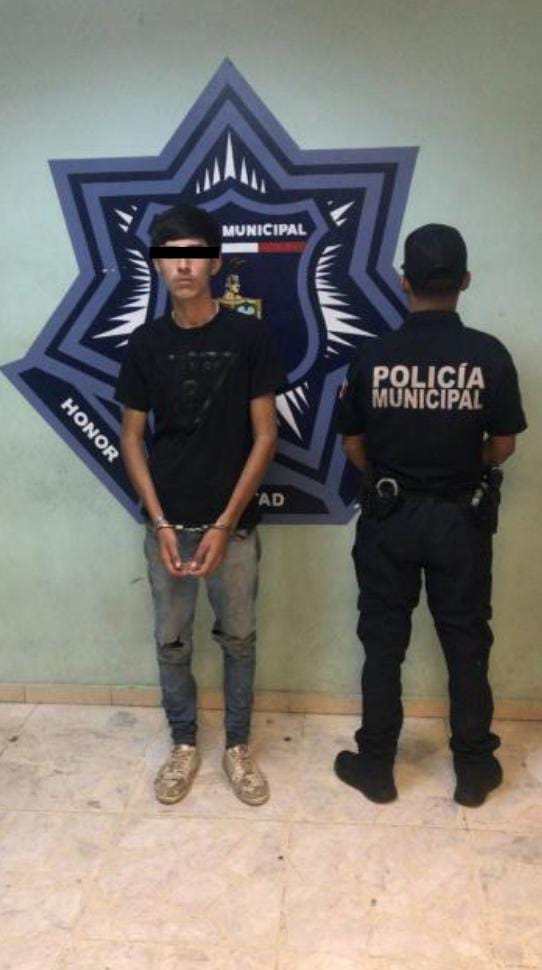 DETIENE POLICÍA MUNICIPAL A JOVEN CON MOTOCICLETA ROBADA