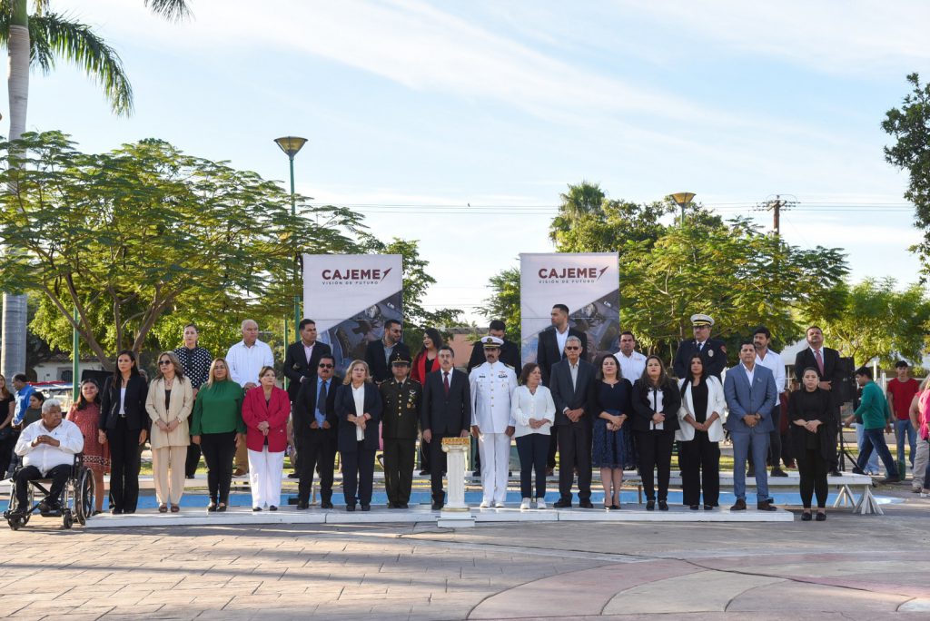 PRESIDE ALCALDE DESFILE CONMEMORATIVO AL 113 ANIVERSARIO DE LA REVOLUCIÓN MEXICANA