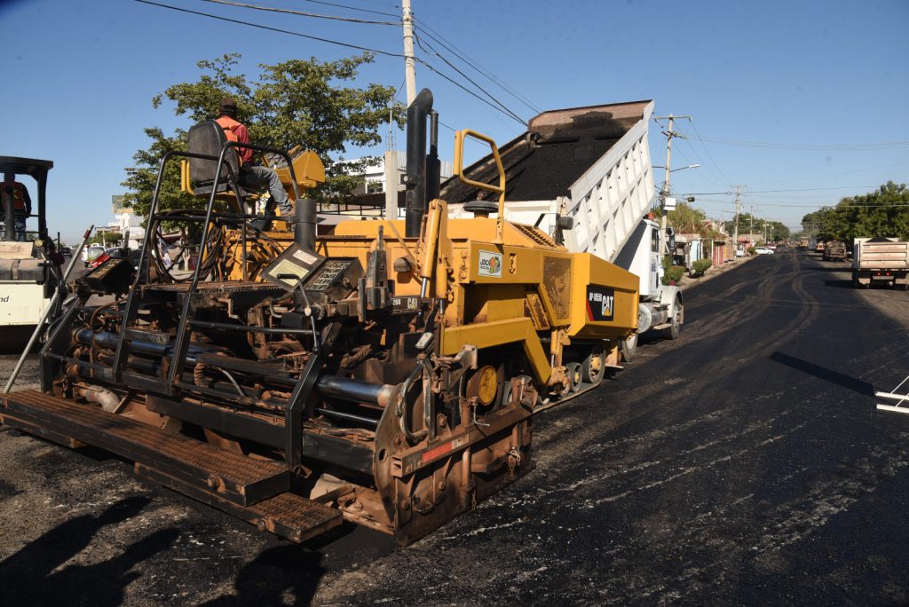 DA BANDERAZO LAMARQUE CANO A OBRA DE PAVIMENTACIÓN EN CALLE PROVIDENCIA