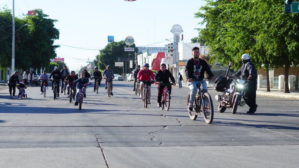 REALIZAN PASEO CICLISTA NAVIDEÑO