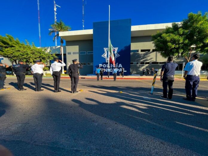 LLEVA A CABO CORPORACIÓN POLICIAL TRADICIONAL LUNES CÍVICO