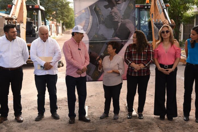 DA LAMARQUE CANO BANDERAZO A PAVIMENTACIÓN EN CALLE VALLE DEL TRIGO