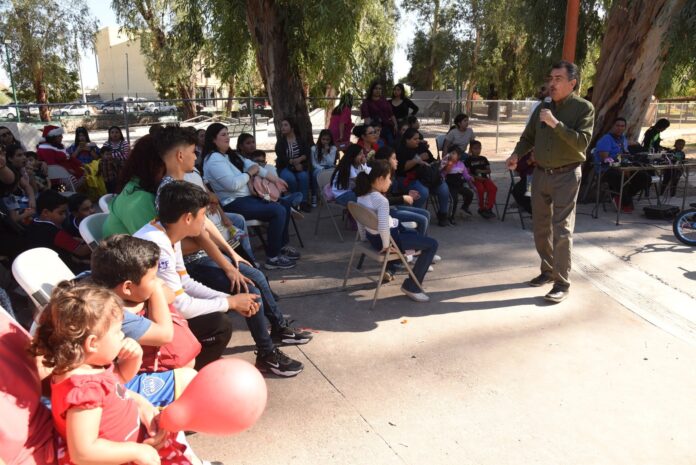 COMPARTE ALCALDE ALEGRÍA EN POSADA CON HIJAS E HIJOS DE LA FAMILIA SUTSAC