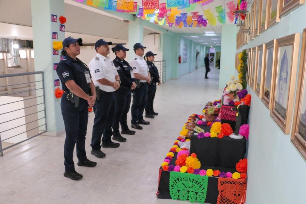 REALIZA SSPM HOMENAJE A POLICÍAS CAÍDOS A TRAVÉS DE ALTAR POR EL DÍA DE MUERTOS