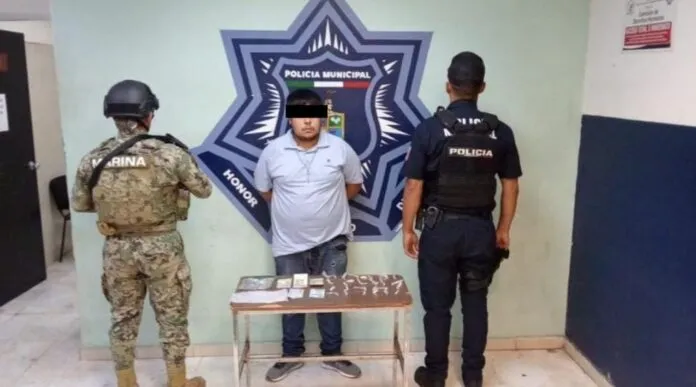 DETIENEN SSPM EN OPERATIVO NOCTURNO A HOMBRE CON CRISTAL