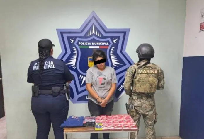 APREHENDE POLICÍA MUNICIPAL A FÉMINA POR ROBO A COMERCIO