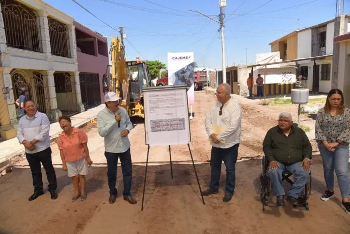 DA LAMARQUE CANO BANDERAZO A PAVIMENTACIÓN EN CALLE VALLE DEL SOYA