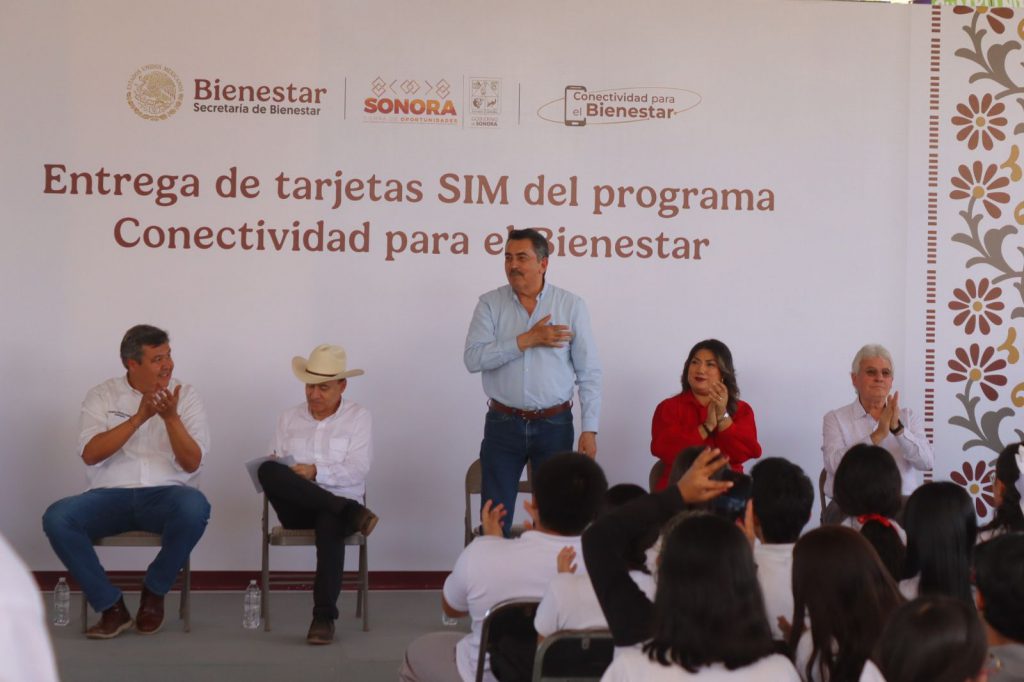 BUSCAN PRESIDENTE JAVIER LAMARQUE Y GOBERNADOR ALFONSO DURAZO REDUCIR LA BRECHA DIGITAL ENTRE ESTUDIANTES DE CAJEME